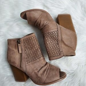 Yoko Open Toe Booties sz 8